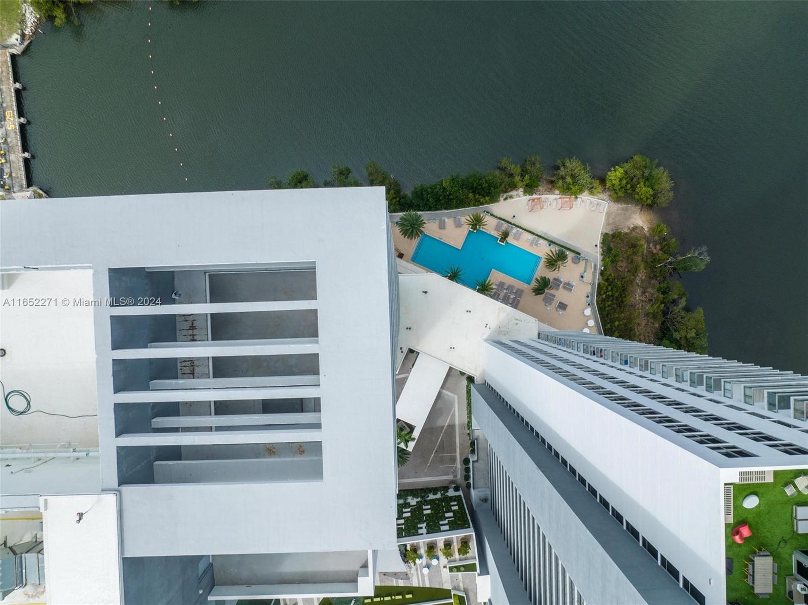 THE HARBOUR SOUTH CONDO - Residential Lease