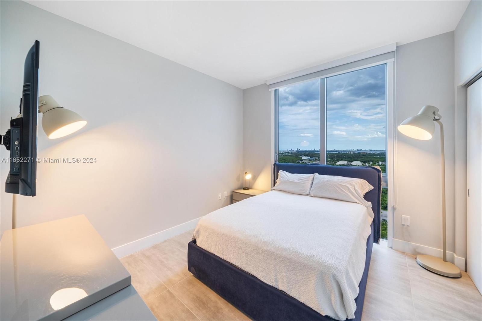 THE HARBOUR SOUTH CONDO - Residential Lease