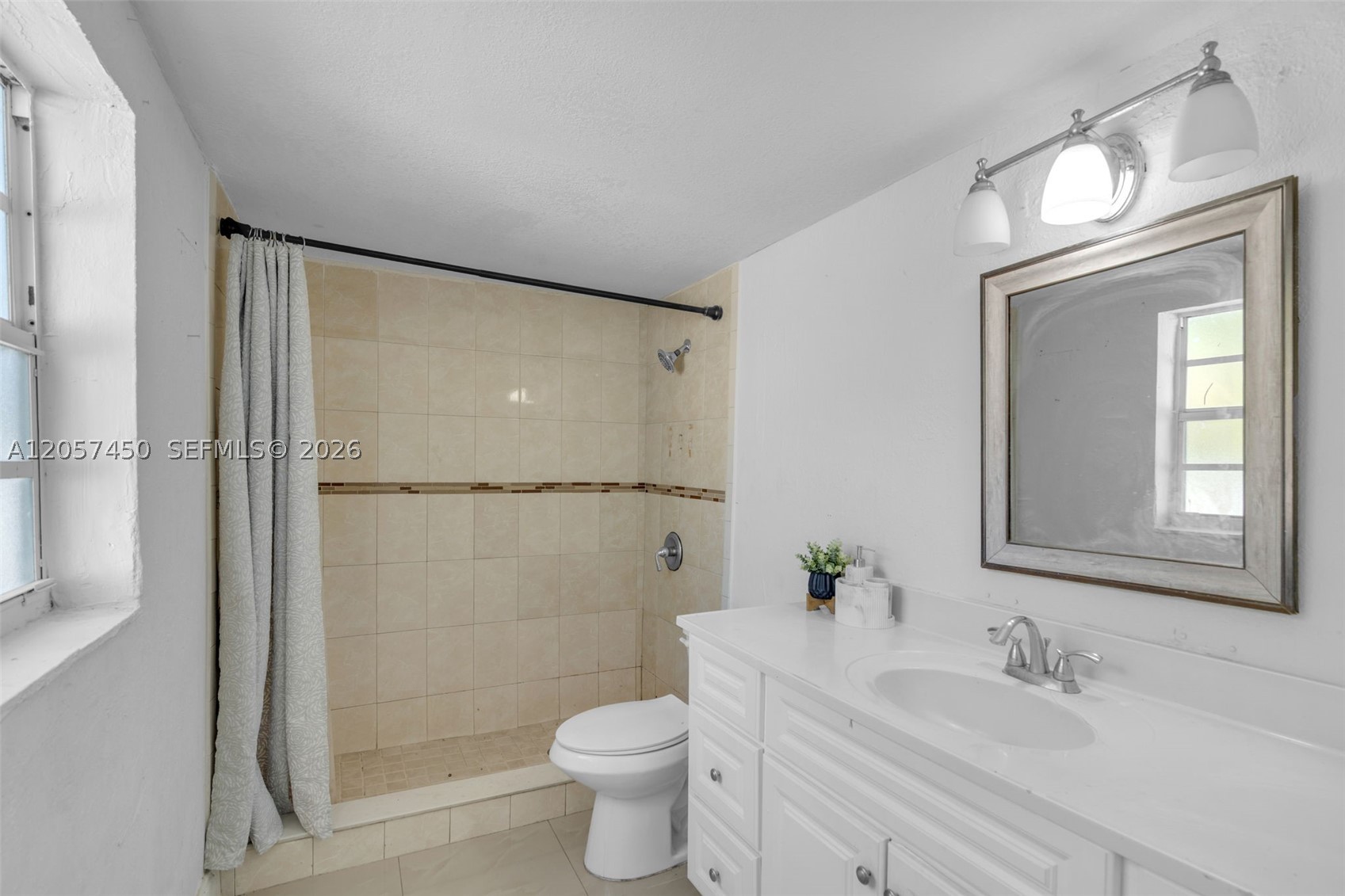 LAUDERDALE MANORS ADD REV - Residential