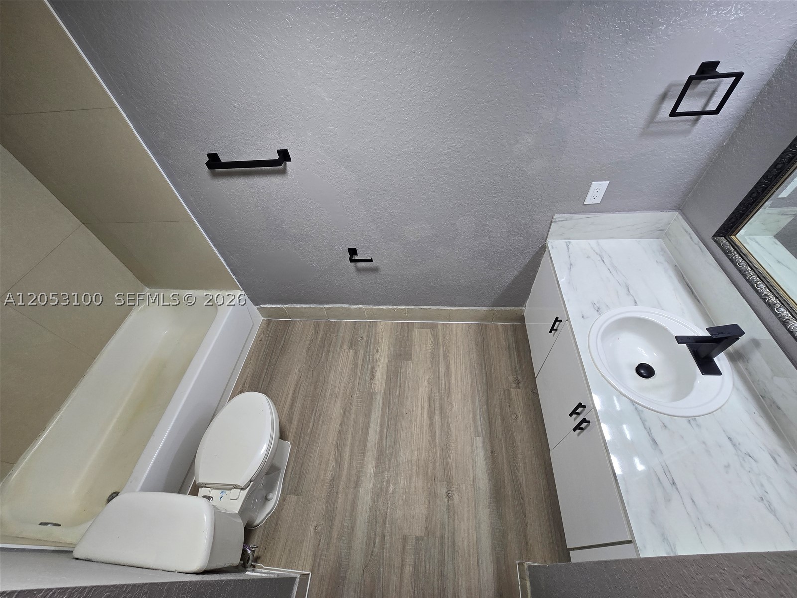 VILLA REAL CONDO NO 7 - Residential Lease