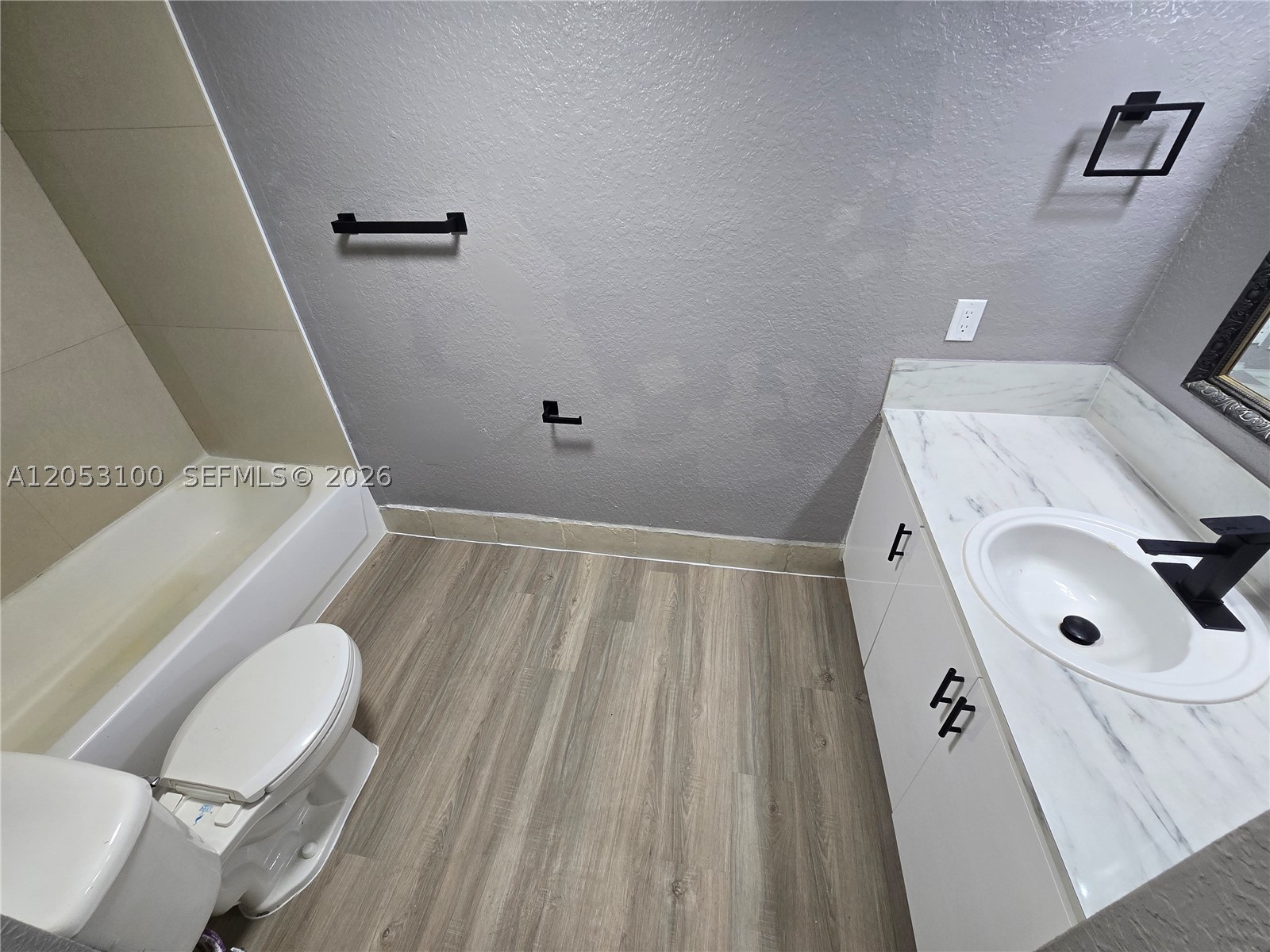 VILLA REAL CONDO NO 7 - Residential Lease