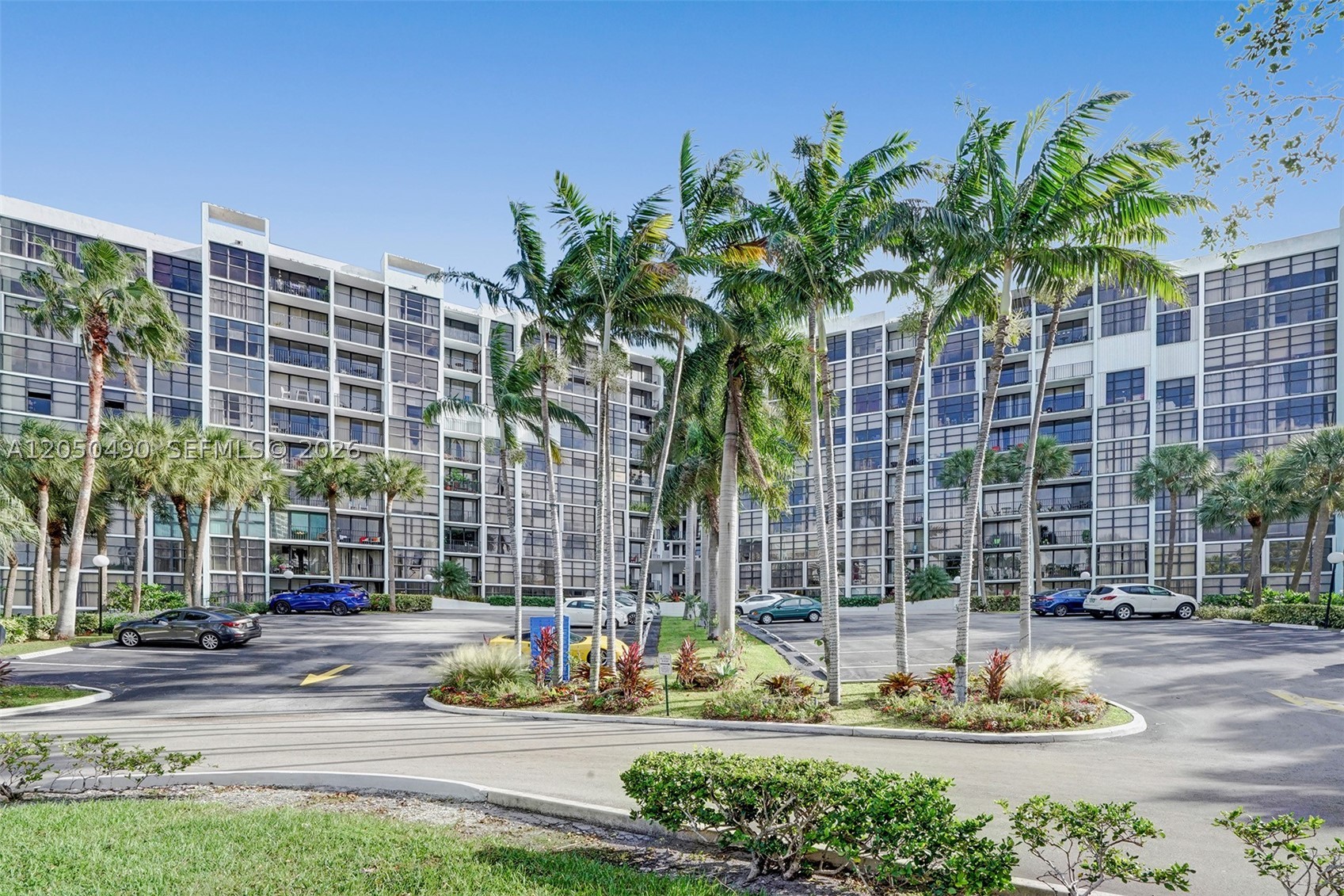 200 LESLIE CONDO - Residential