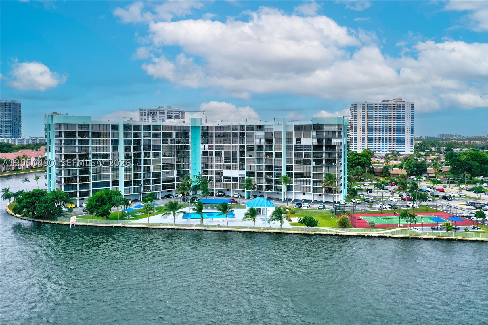 200 LESLIE CONDO - Residential