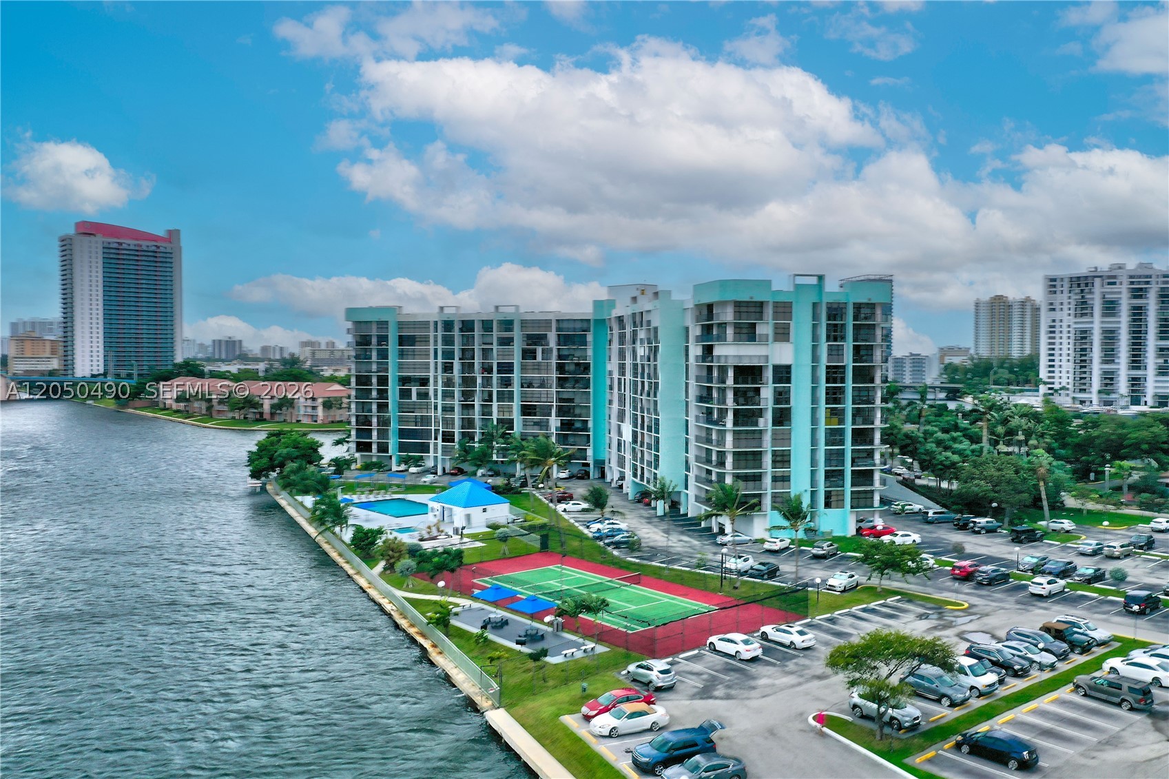 200 LESLIE CONDO - Residential