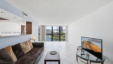 200 LESLIE CONDO - Residential