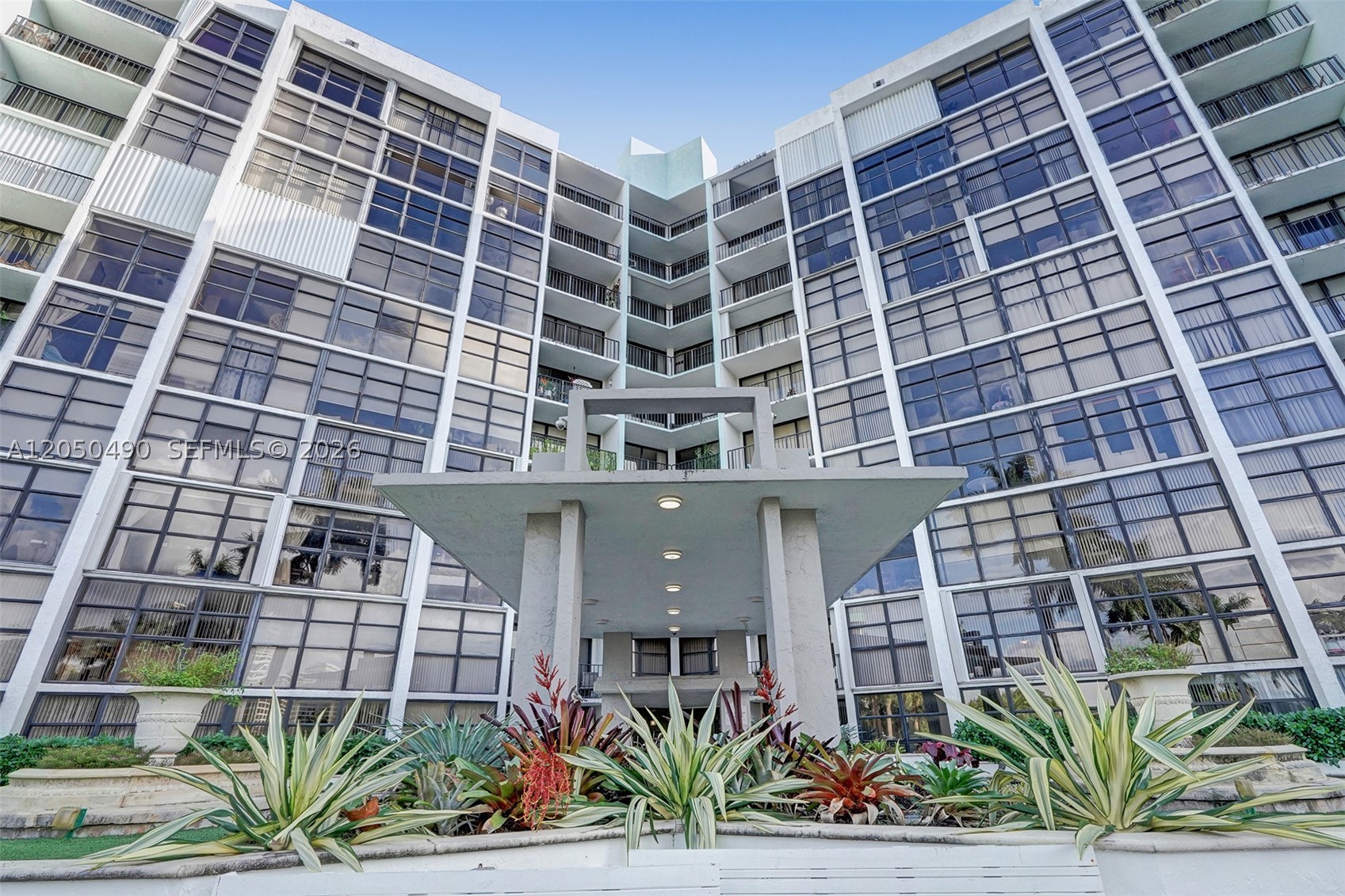 200 LESLIE CONDO - Residential