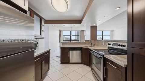 200 LESLIE CONDO - Residential