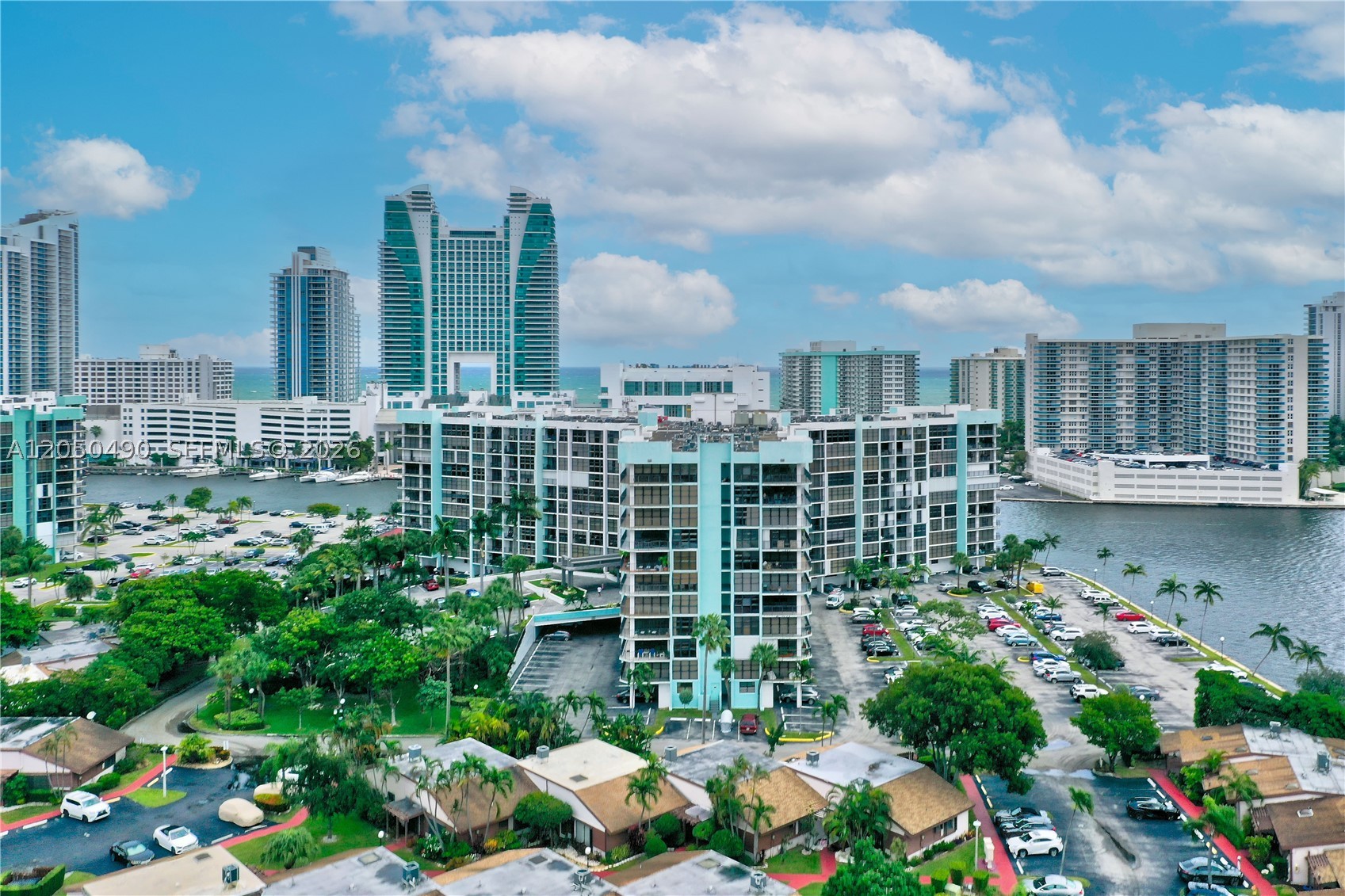 200 LESLIE CONDO - Residential