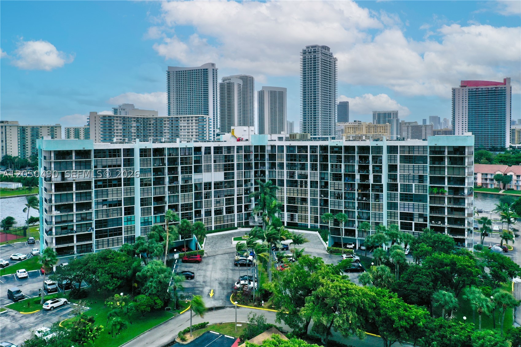 200 LESLIE CONDO - Residential