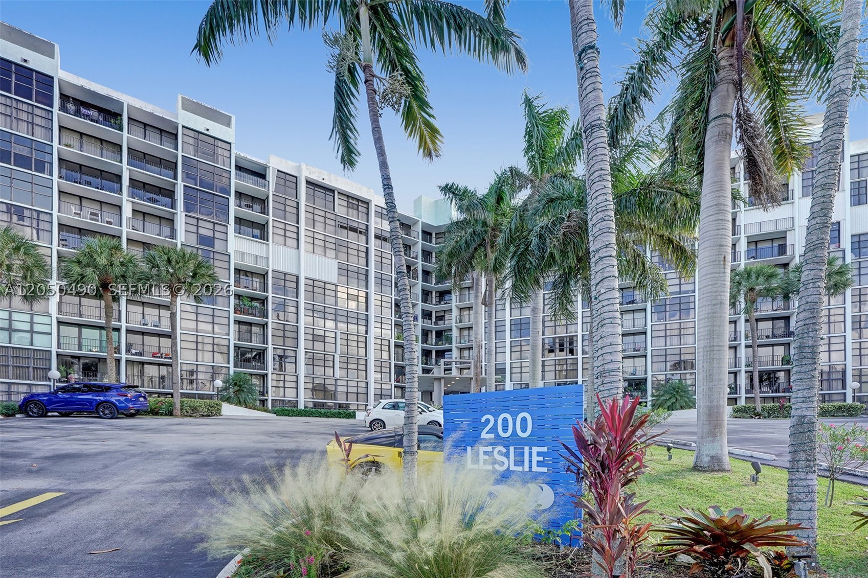 200 LESLIE CONDO - Residential