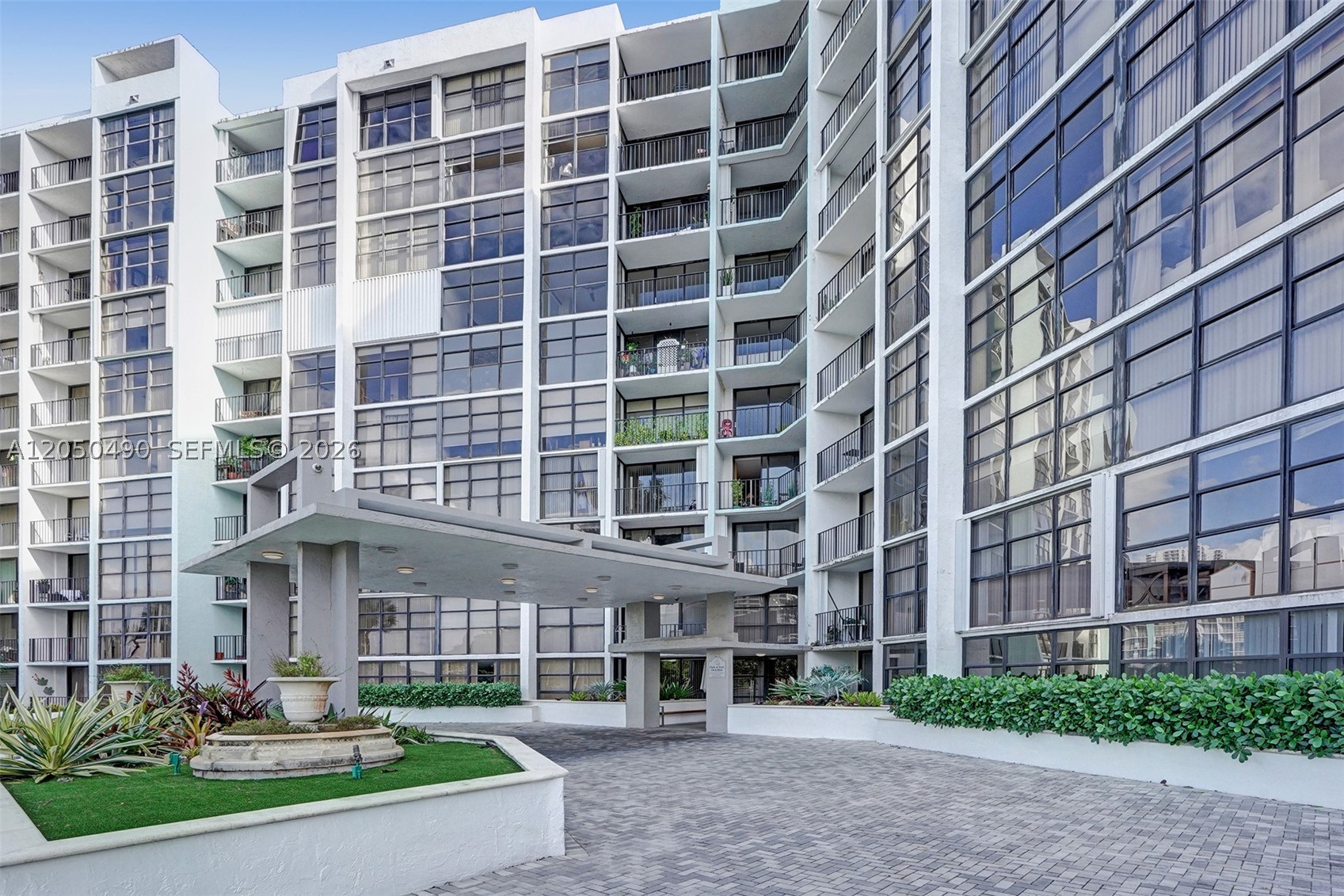 200 LESLIE CONDO - Residential