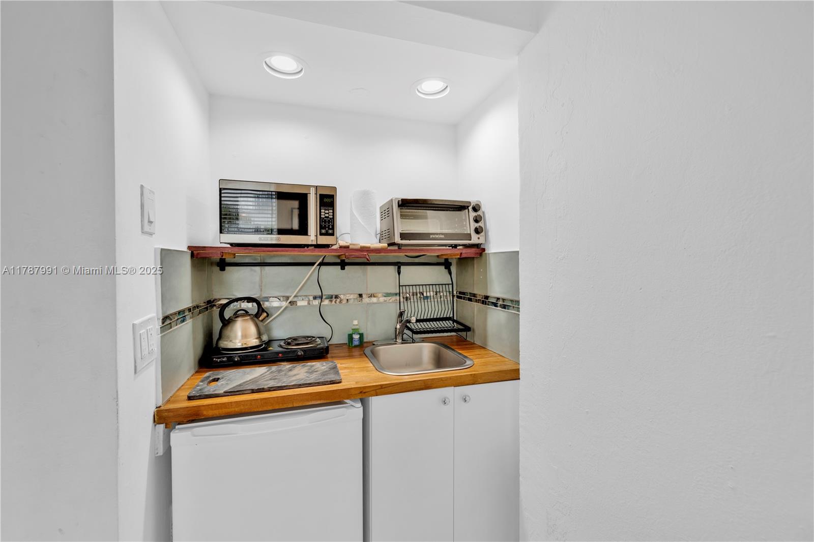 THE MANTELL CONDO - Residential