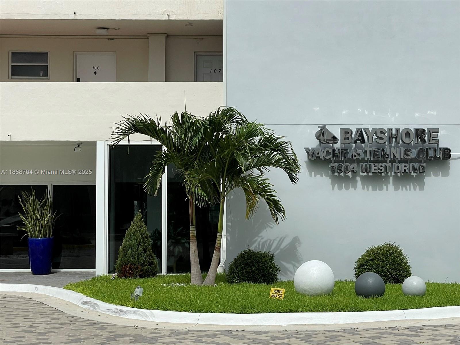BAYSHORE YACHT & TENNIS C - Residential