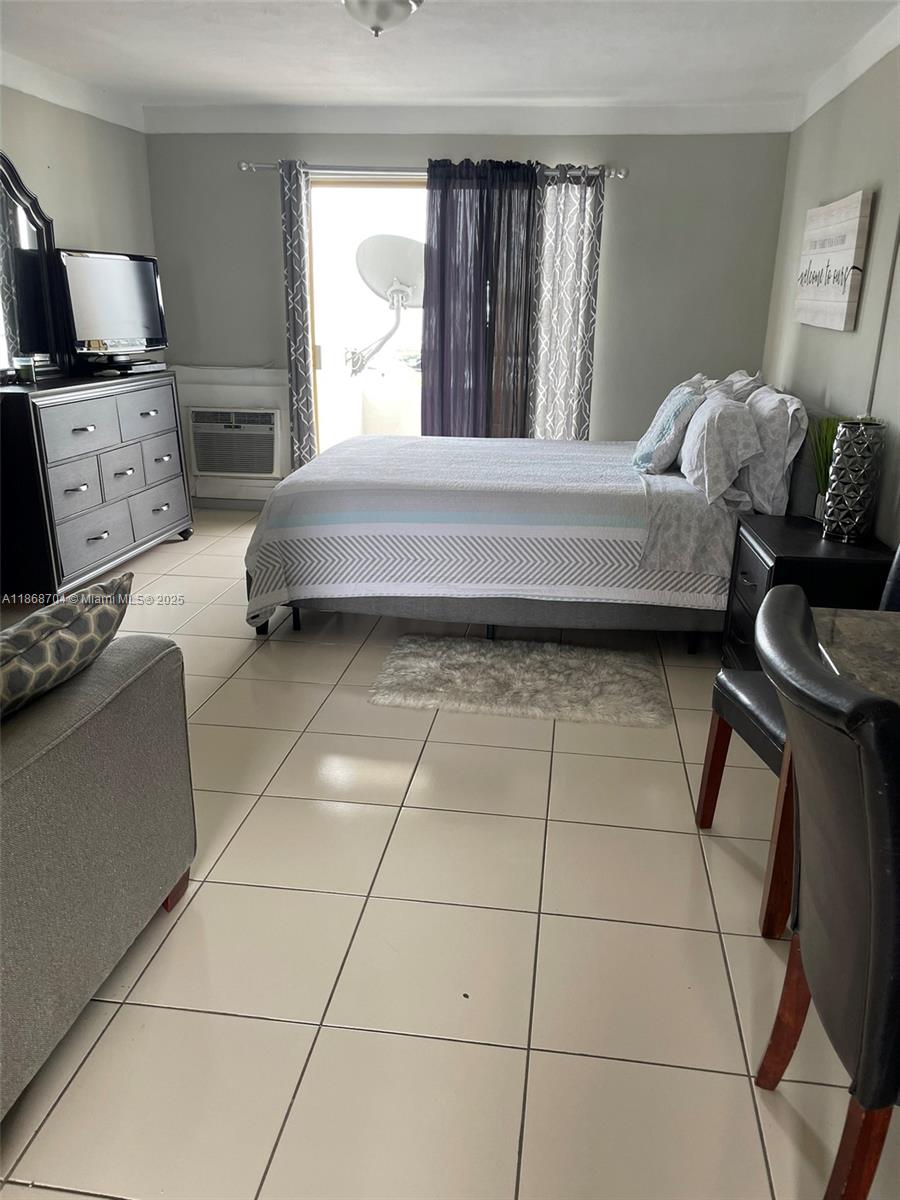 BAYSHORE YACHT & TENNIS C - Residential