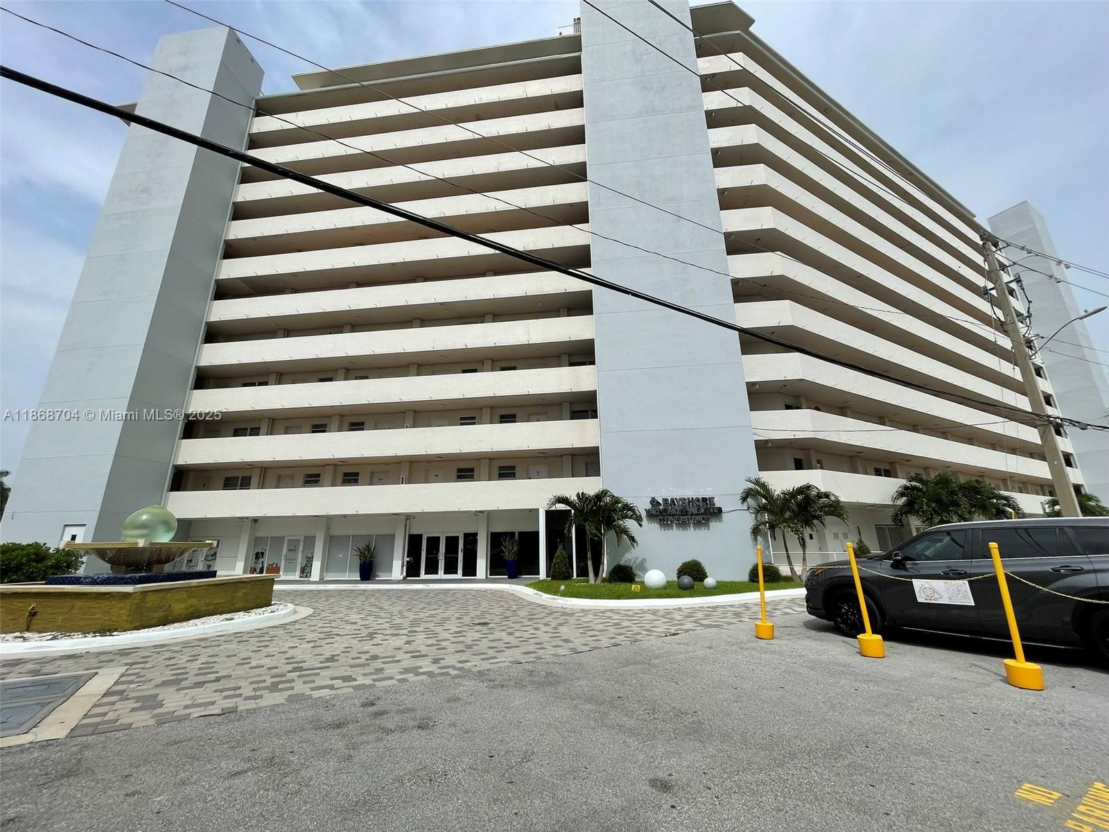 BAYSHORE YACHT & TENNIS C - Residential