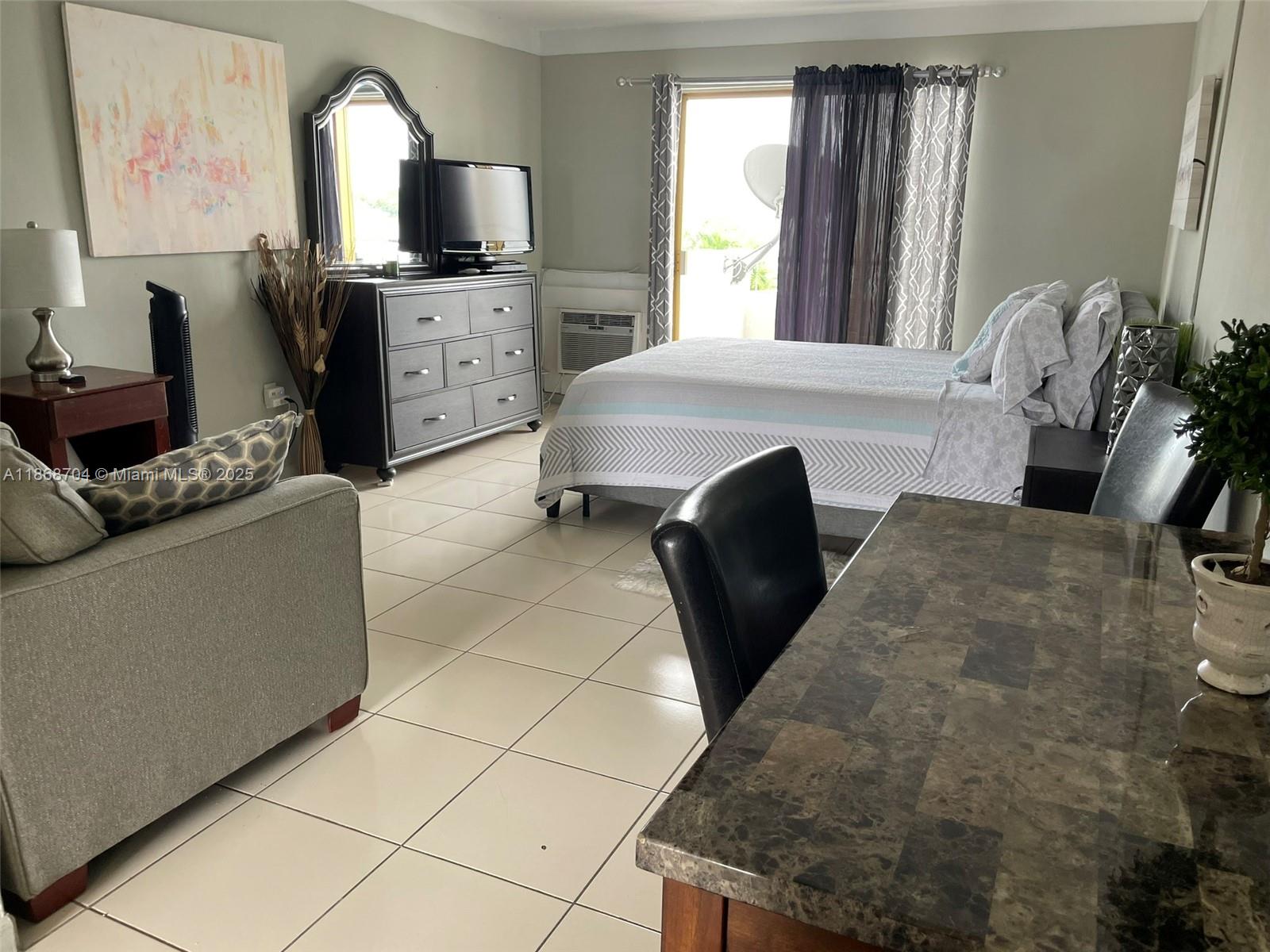 BAYSHORE YACHT & TENNIS C - Residential