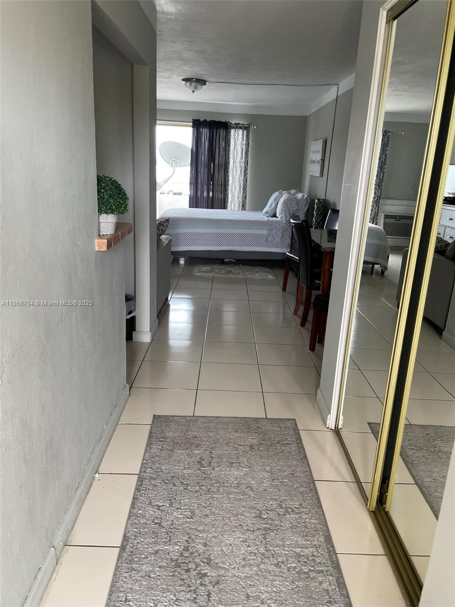 BAYSHORE YACHT & TENNIS C - Residential