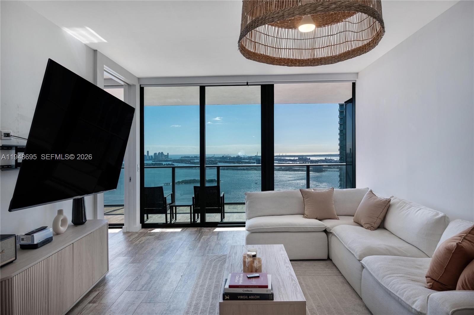 PARAISO BAY CONDO - Residential