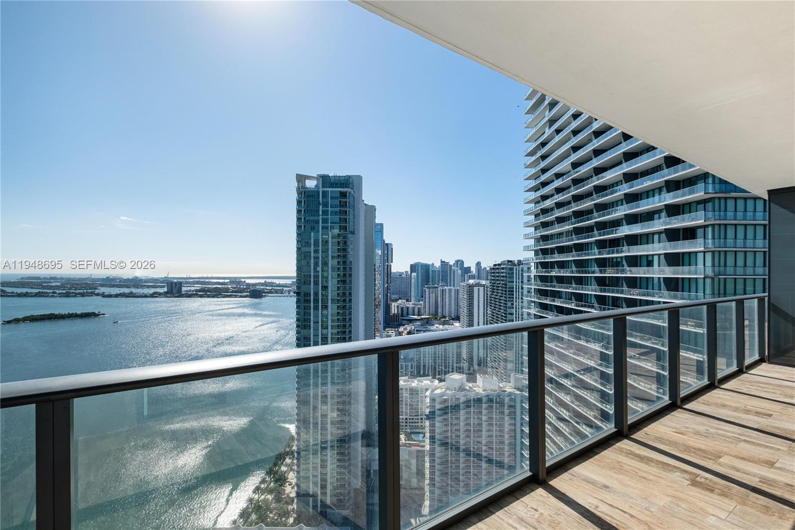 PARAISO BAY CONDO - Residential