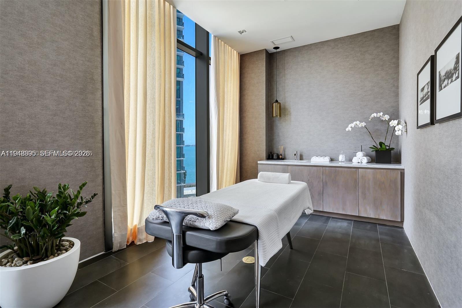 PARAISO BAY CONDO - Residential