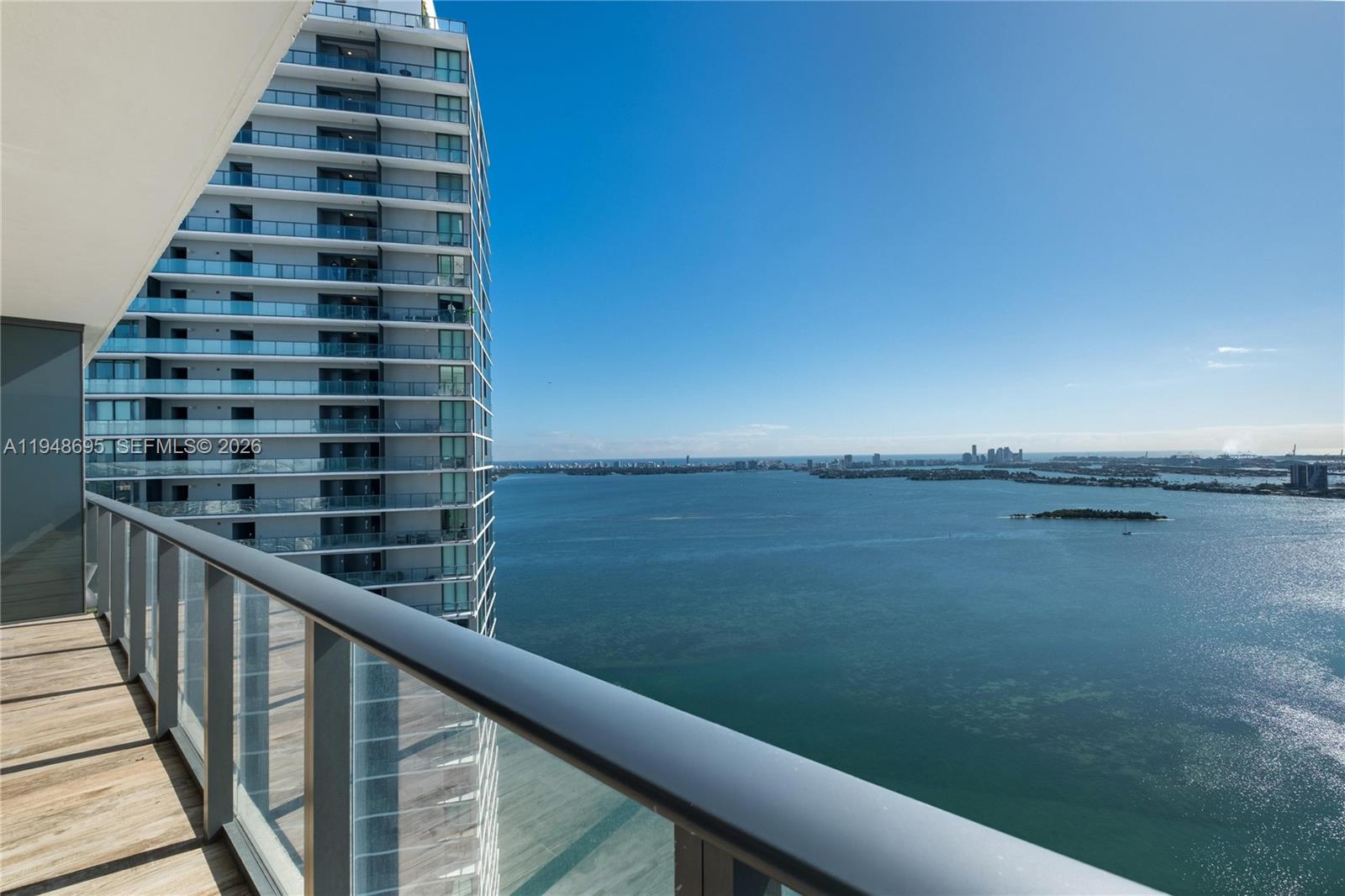 PARAISO BAY CONDO - Residential