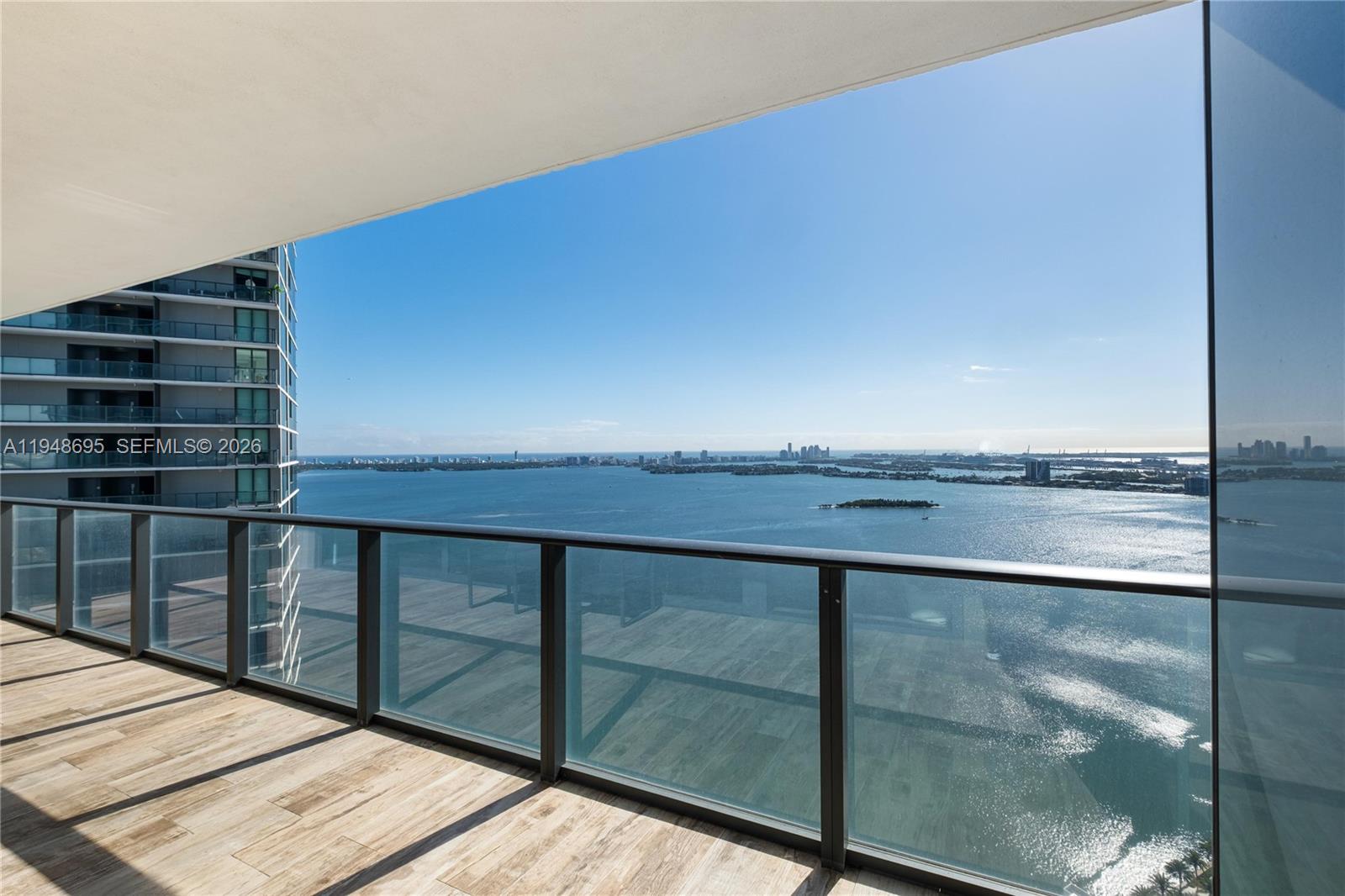 PARAISO BAY CONDO - Residential