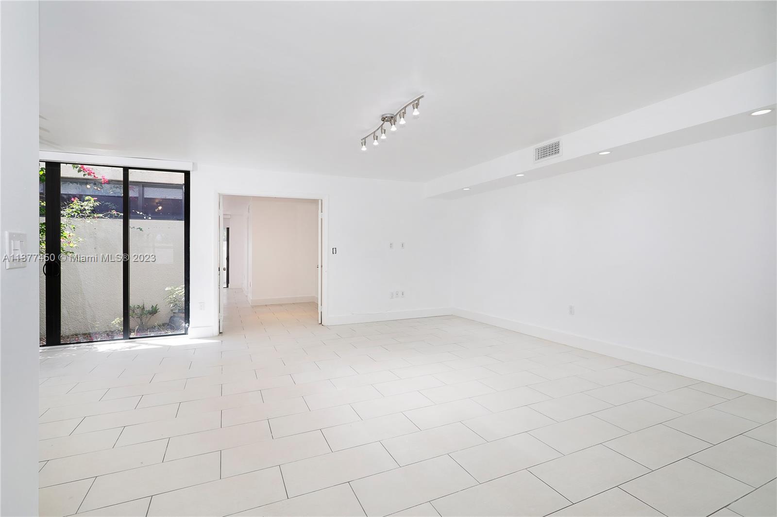 DADELAND WALK - Residential Lease