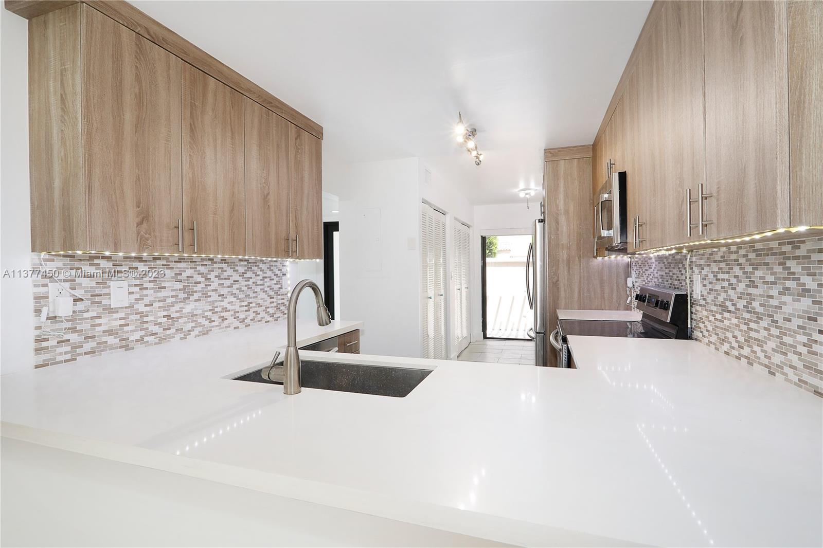 DADELAND WALK - Residential Lease