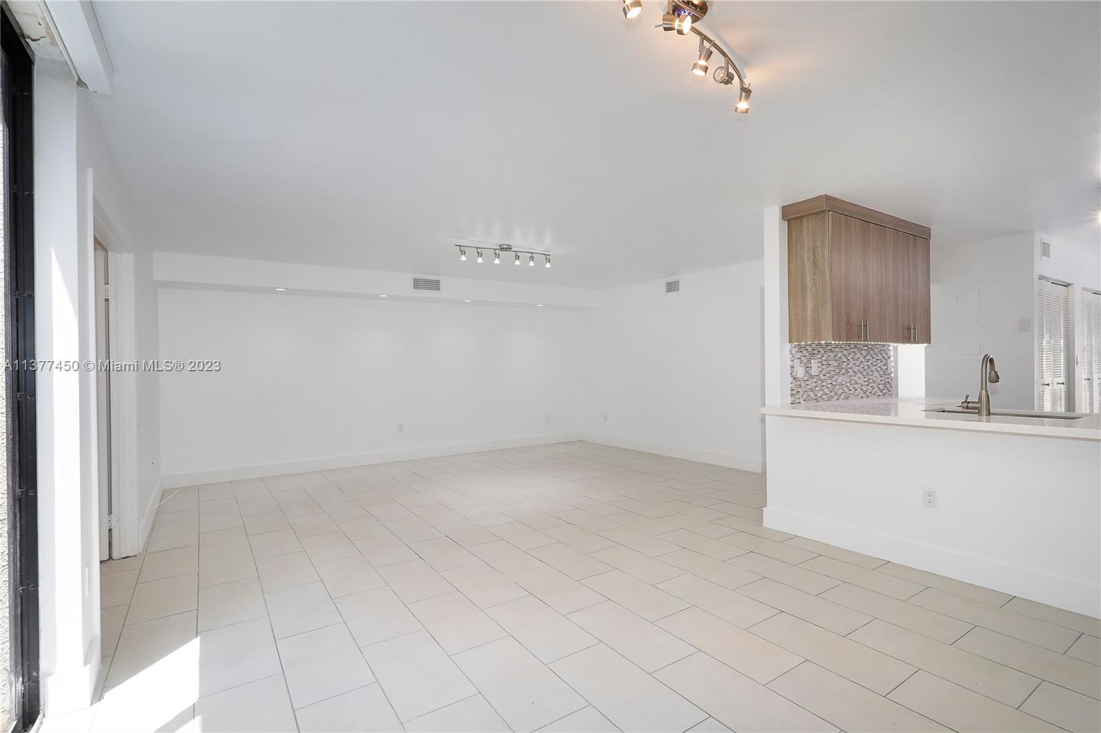 DADELAND WALK - Residential Lease