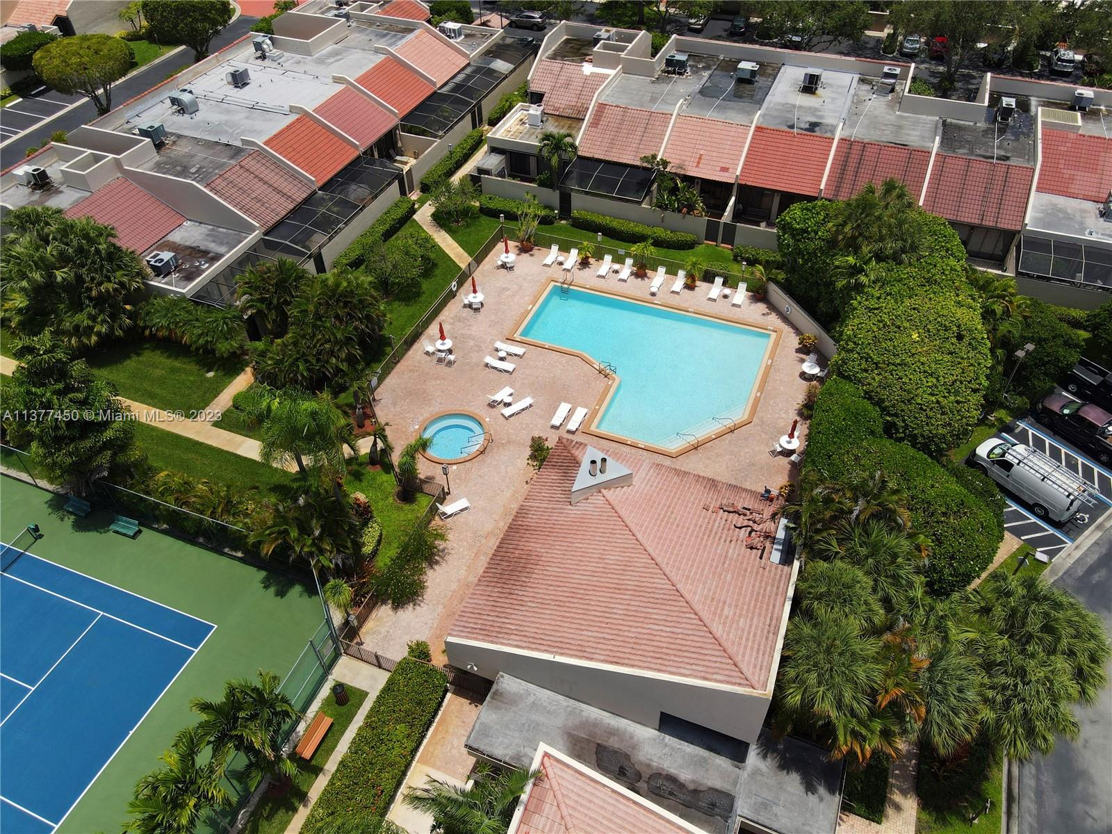 DADELAND WALK - Residential Lease