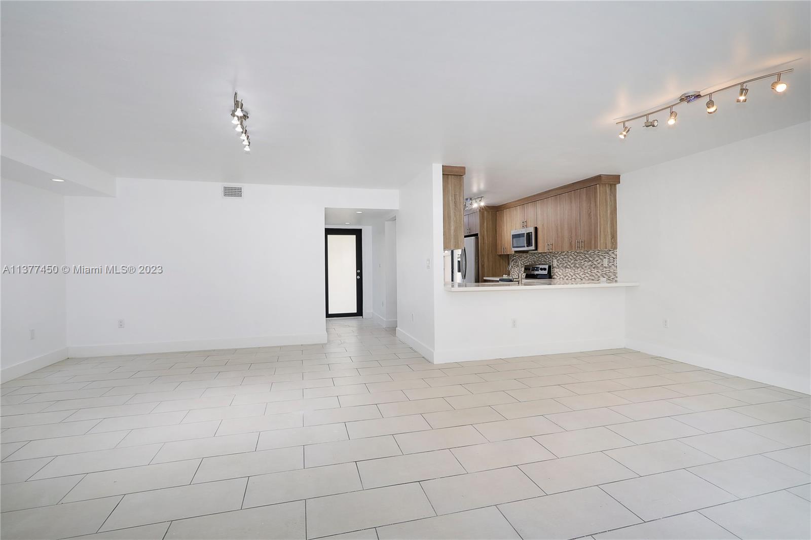 DADELAND WALK - Residential Lease