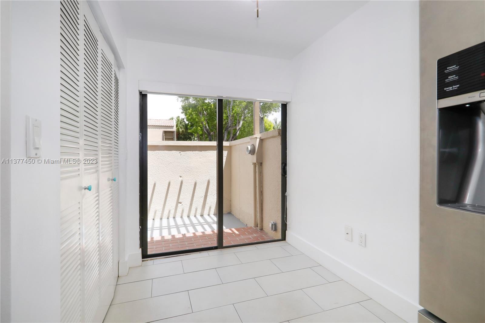 DADELAND WALK - Residential Lease