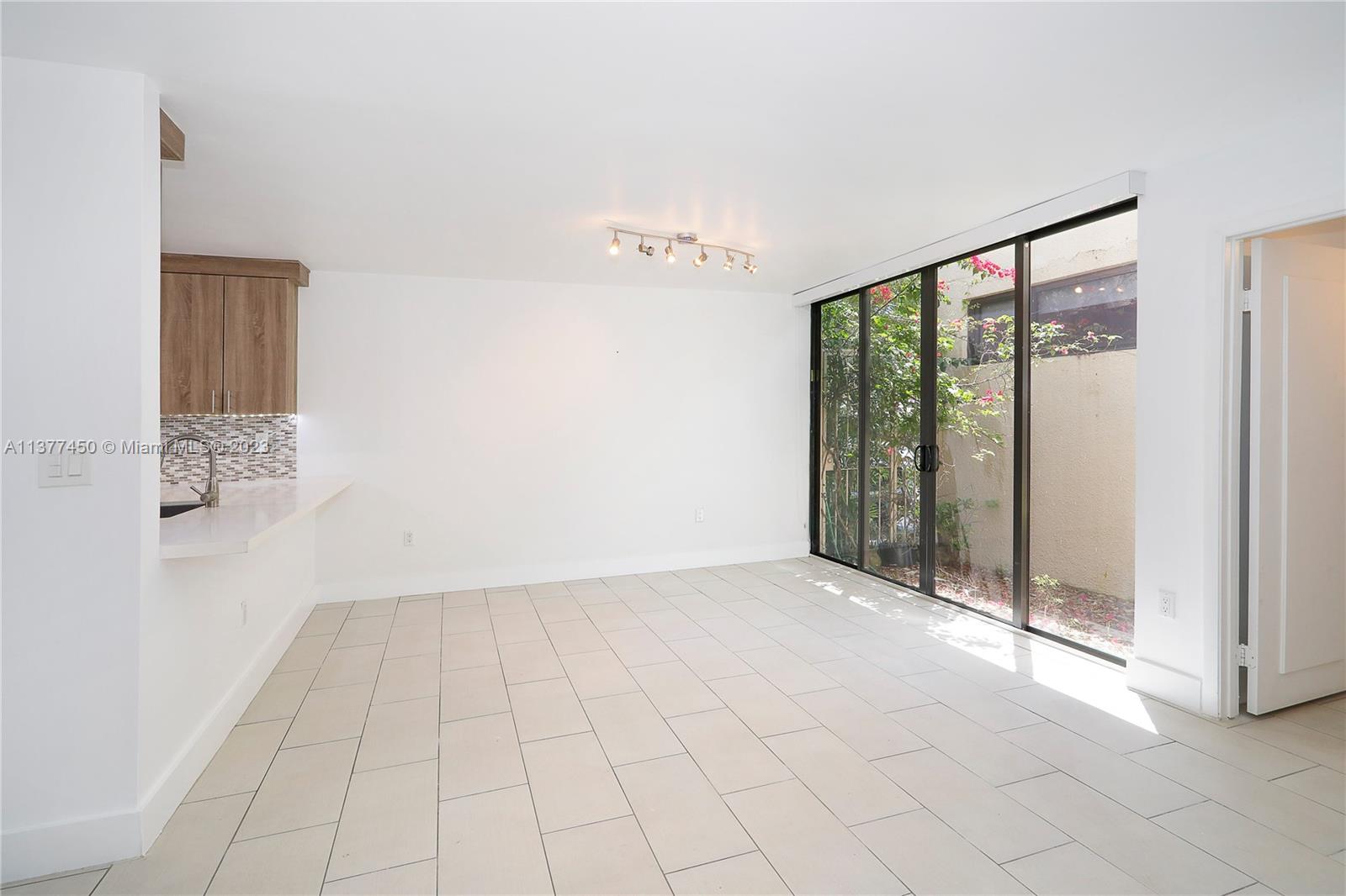 DADELAND WALK - Residential Lease