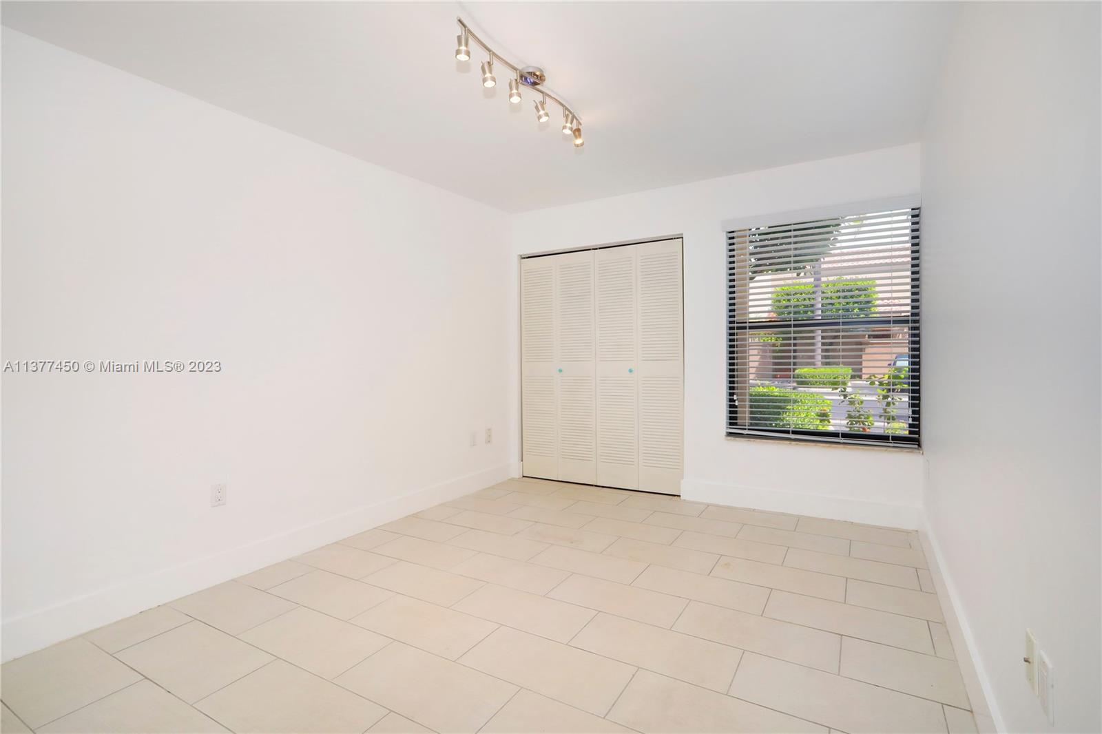 DADELAND WALK - Residential Lease