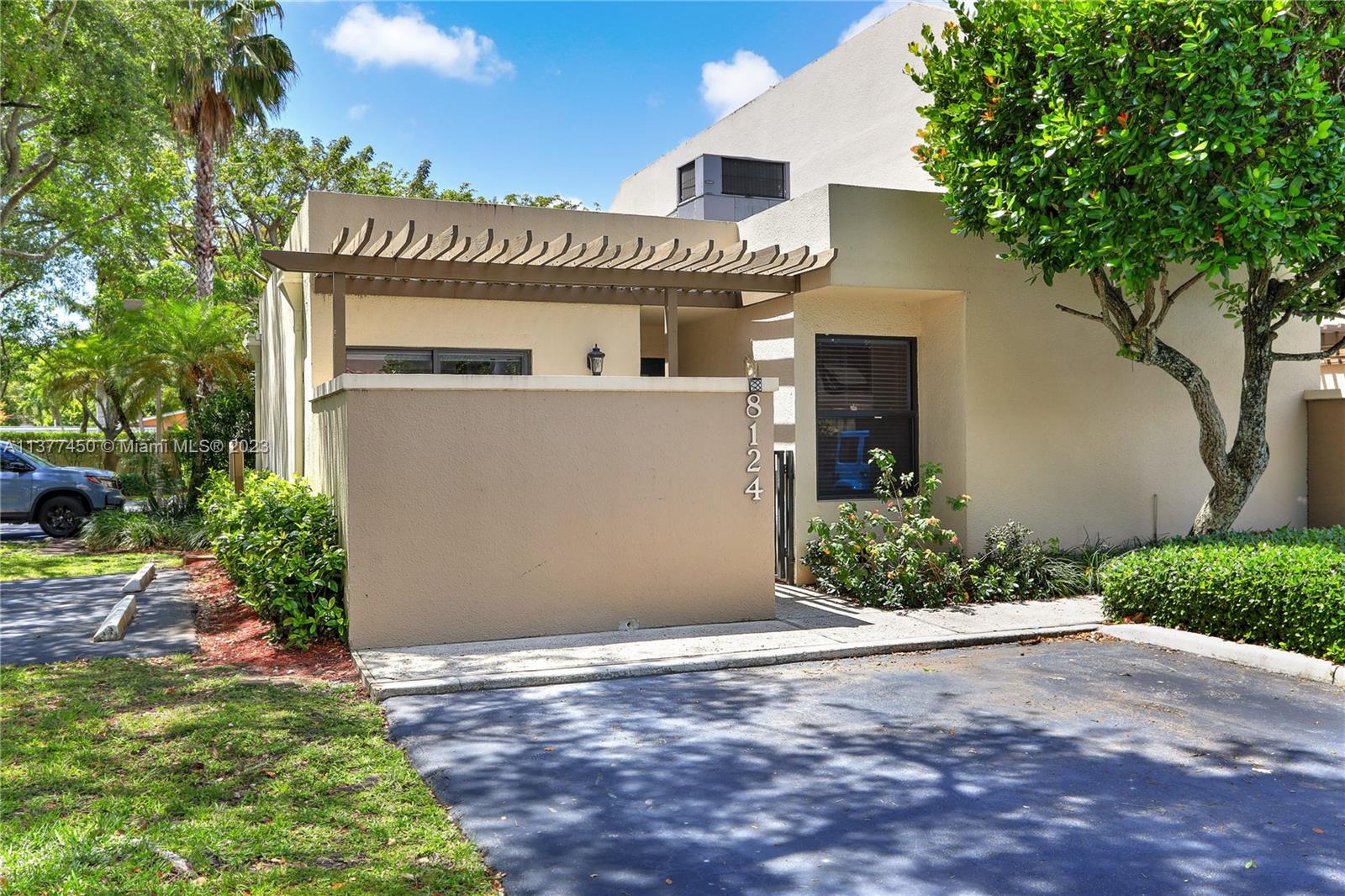 DADELAND WALK - Residential Lease