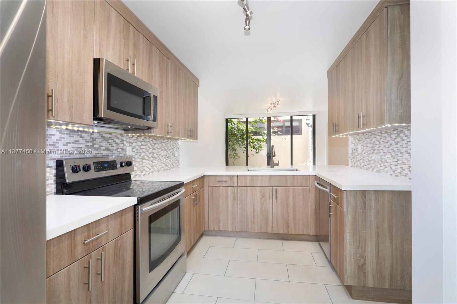 DADELAND WALK - Residential Lease
