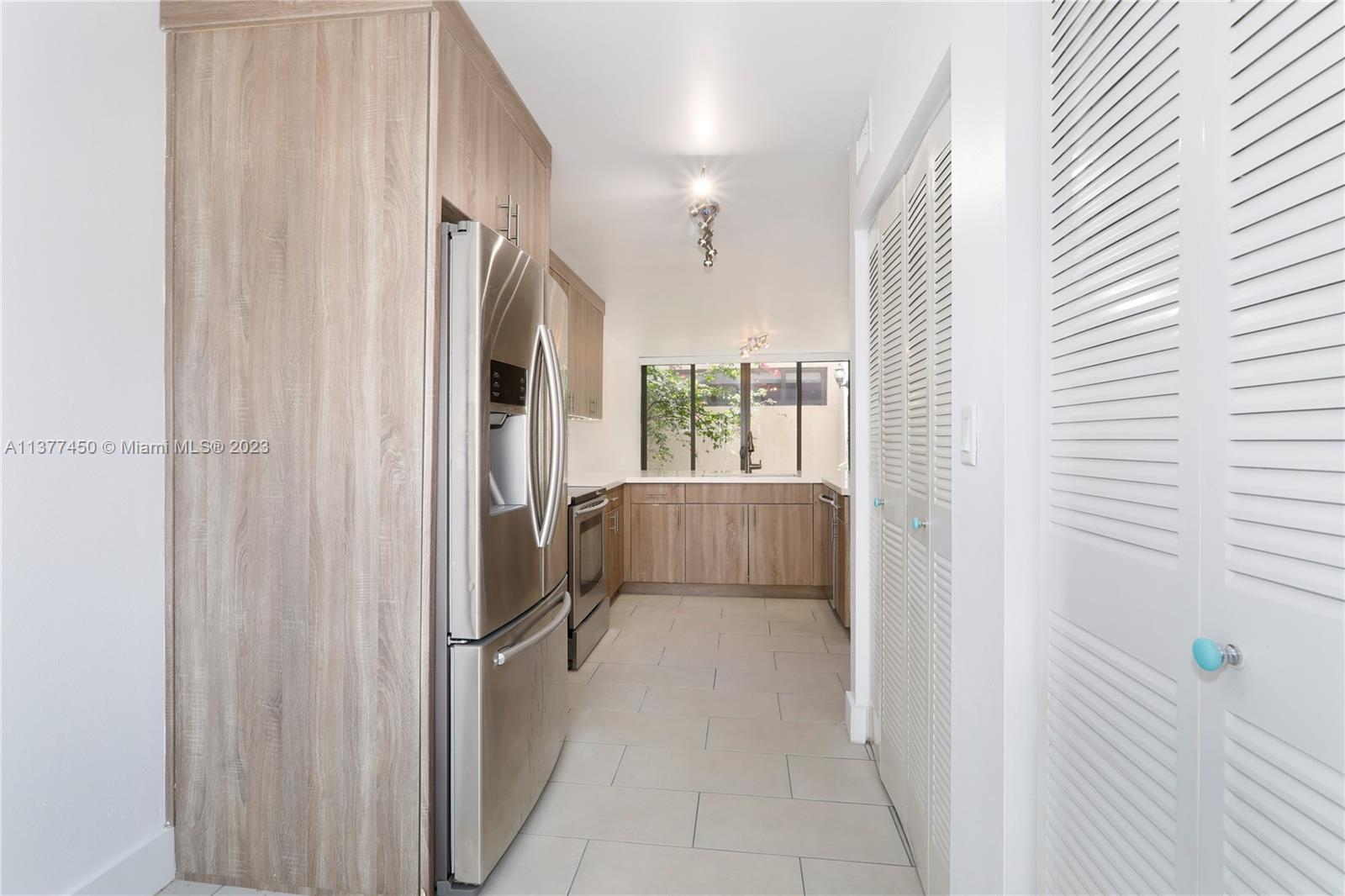 DADELAND WALK - Residential Lease