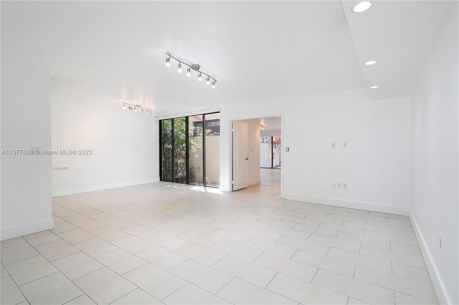 DADELAND WALK - Residential Lease