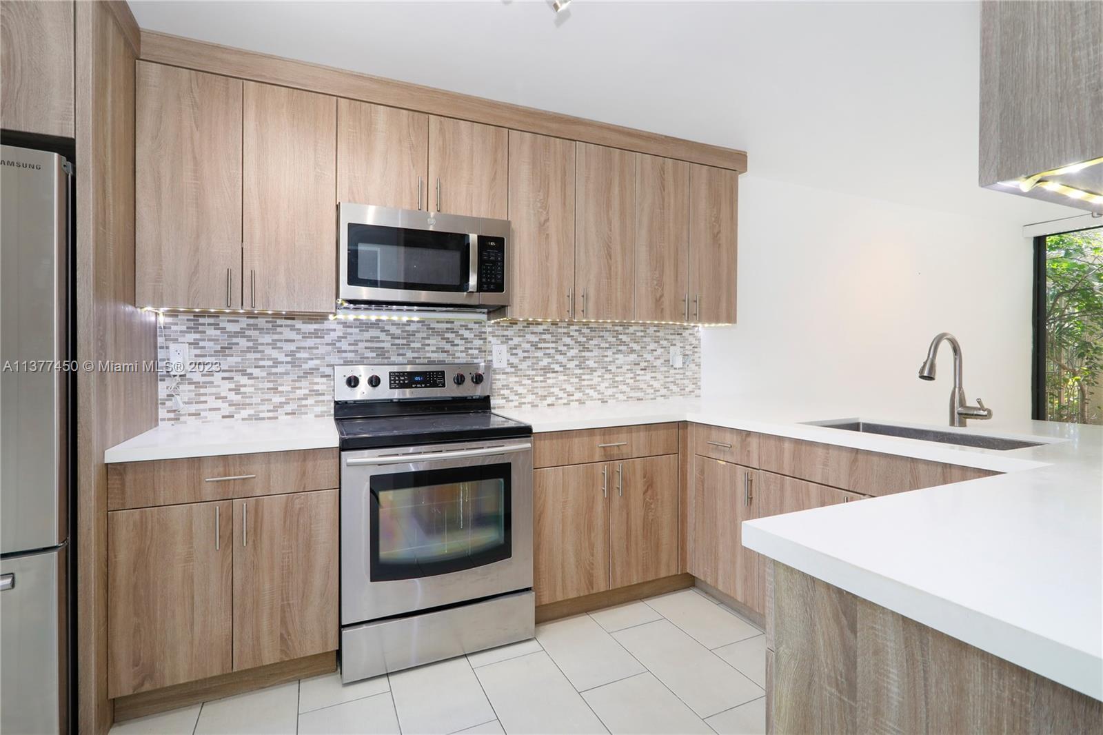 DADELAND WALK - Residential Lease