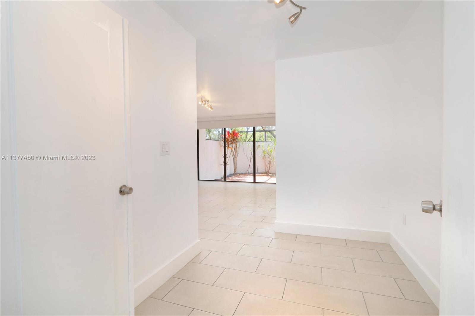 DADELAND WALK - Residential Lease