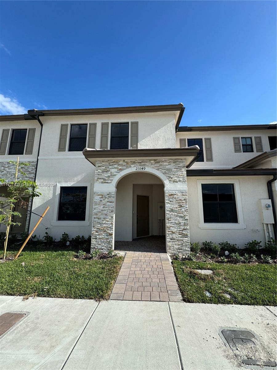 THE BIGGEST MODEL, BRAND NEW VILLA-TOWNHOUSE AT SIENA RESERVE COMMUNITY 3 BED / 2.5 BATHS, TILE ON FIRST FLOOR. KITCHEN WITH SS APLIANCES, NICE PRIVATE PATIO, LARG WALK-IN CLOSET IN THE MASTER BEDROOM, BIG FAMILY ROOM AND HALF BATHROOM DOWNSTAIRS, WASHER AND DRYER INSIDE THE UNIT. GREAT LOCATION. CLOSE TO RESTAURANT, GROCERY STORES, DEPARTMENT STORES. CLOSE TO US1. EASY TO SHOW!!!