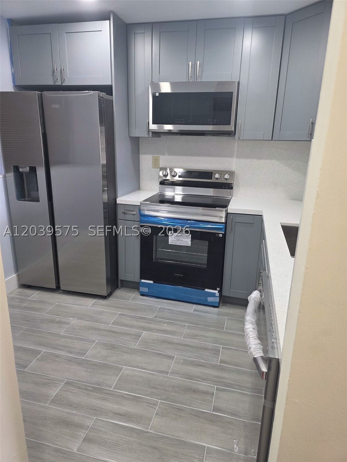 THE GARDENS OF KENDALL CO - Residential Lease