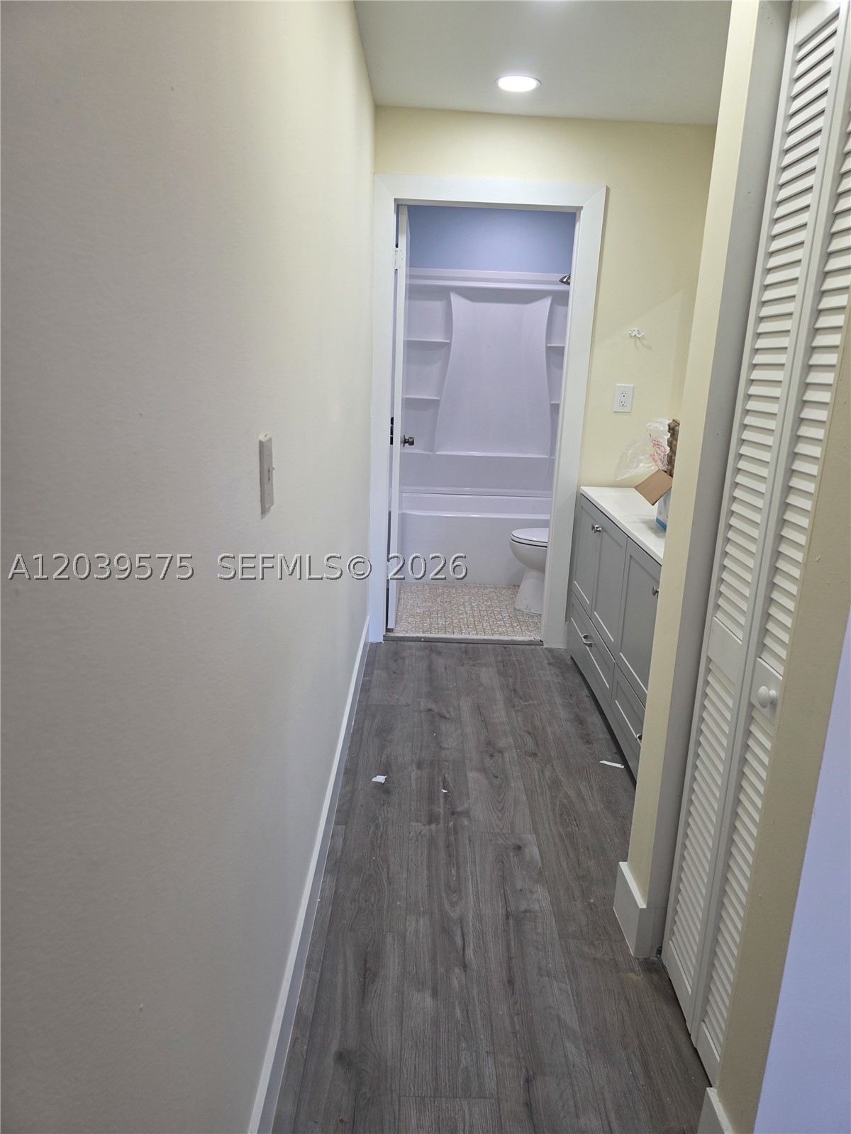 THE GARDENS OF KENDALL CO - Residential Lease