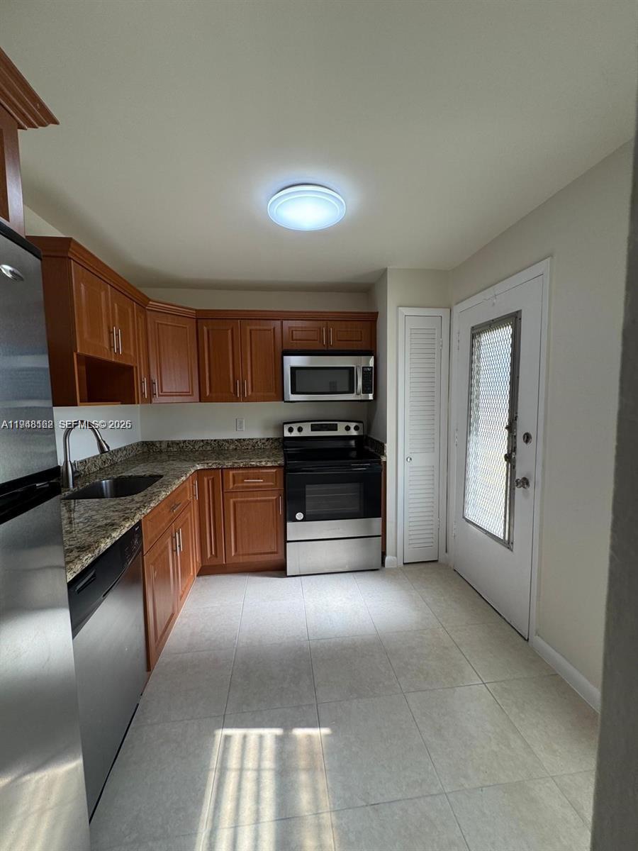 ROLLING GREEN CONDO G - Residential