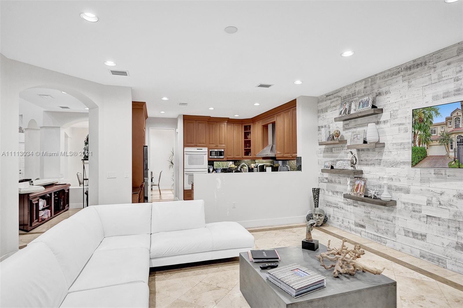 GOLDEN GATE ESTATES & MAR - Residential Lease