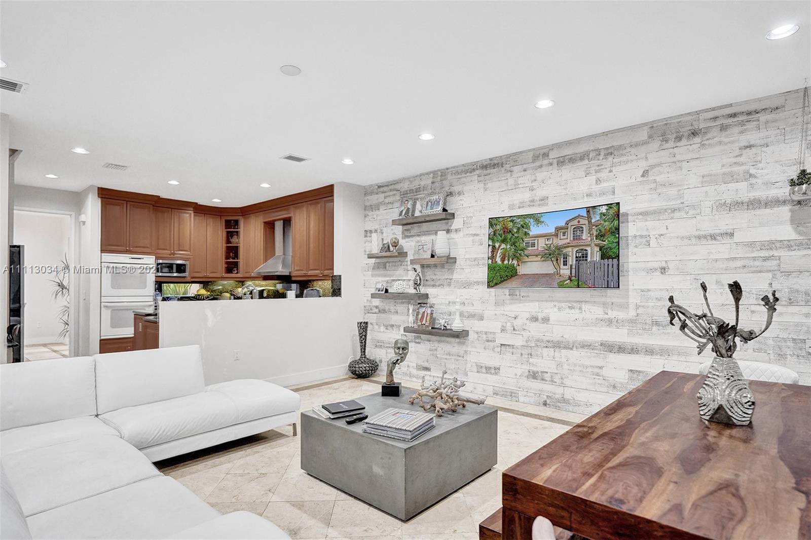 GOLDEN GATE ESTATES & MAR - Residential Lease