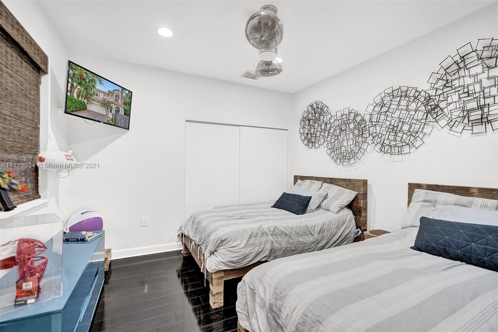 GOLDEN GATE ESTATES & MAR - Residential Lease
