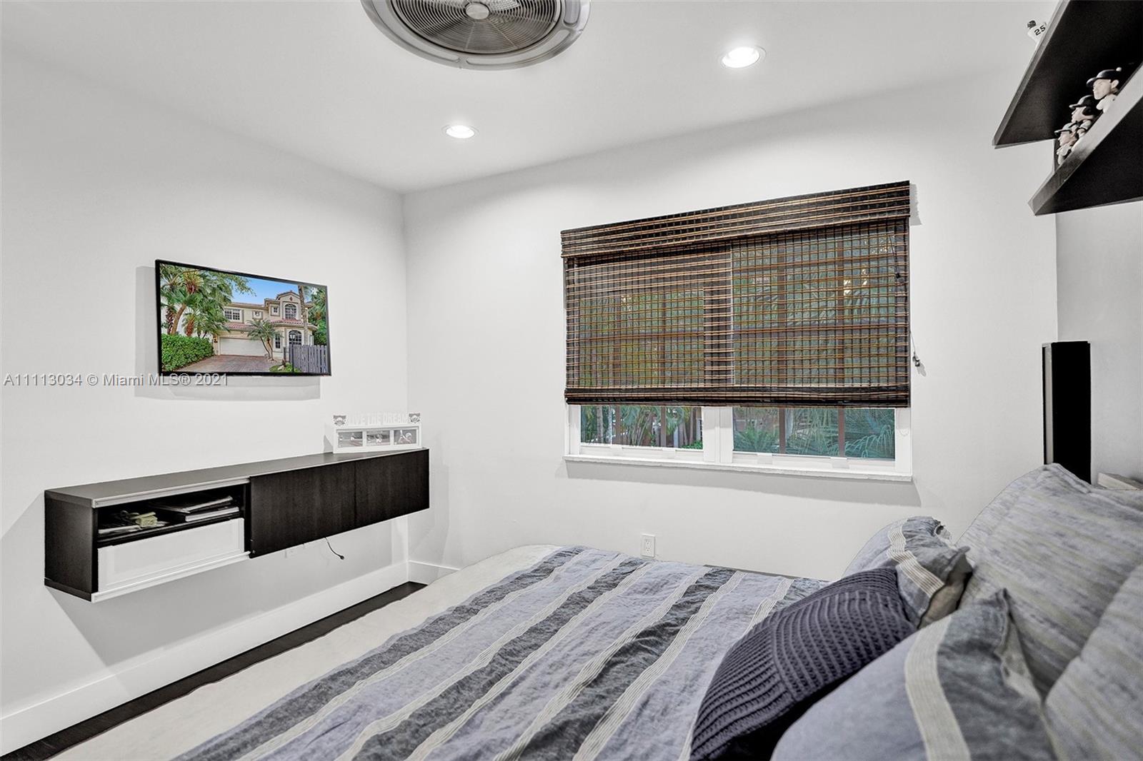 GOLDEN GATE ESTATES & MAR - Residential Lease