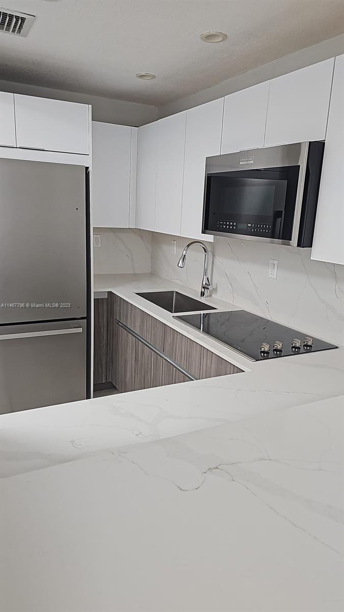 MILLER DREAM TOWNHOMES CO - Residential Lease