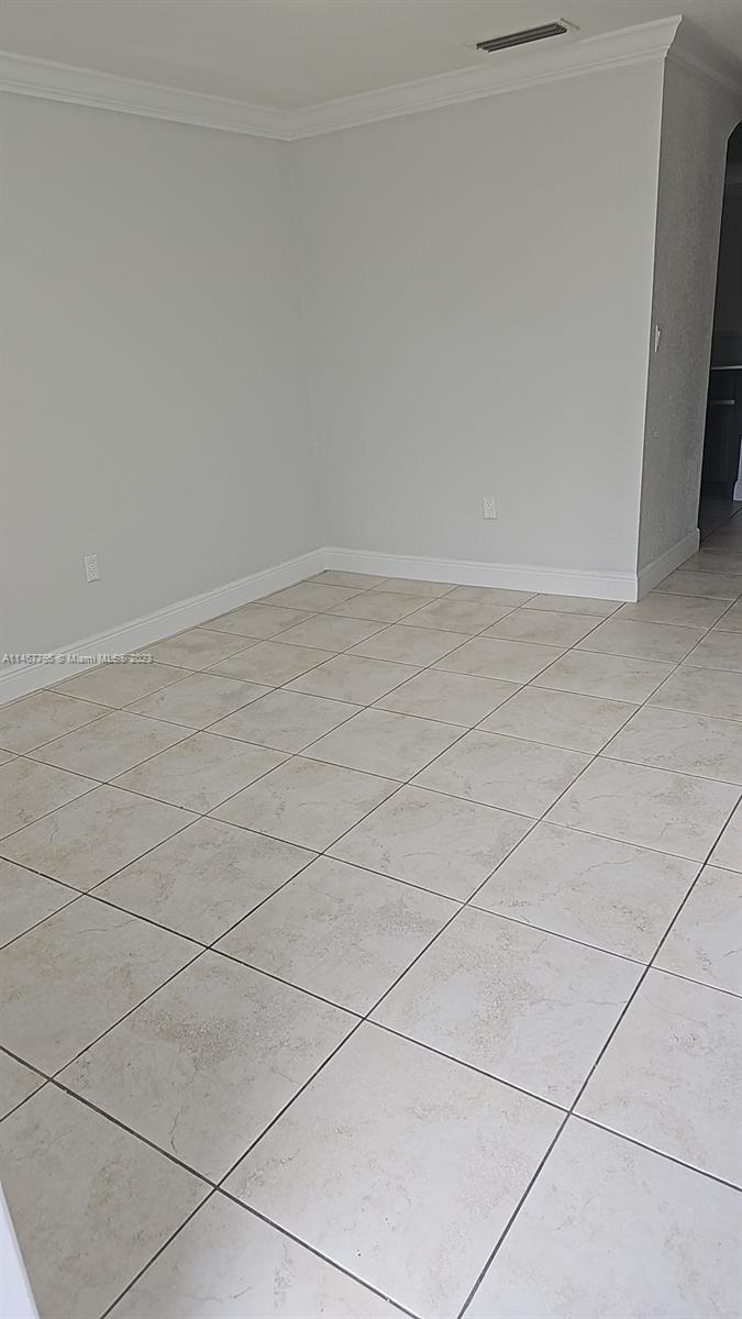MILLER DREAM TOWNHOMES CO - Residential Lease